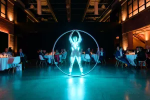 LED Cyr Wheel mit LED Anzug