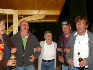 Müller - Maier - Schmidt...
,,,alle singen mit!