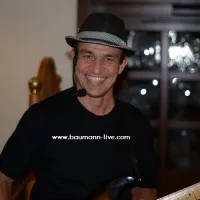 Avatar Baumann-live OneManBand Rock-Unplugged-Liedermacher