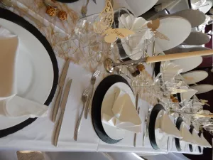 ein schön gedeckter Tisch ist immer Teil unsere Hochzeitspakete
