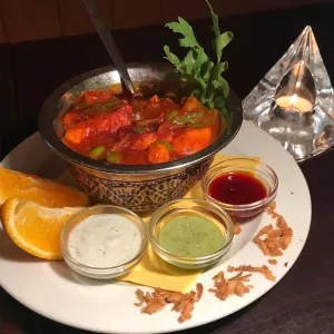 Murgh Maghni
Hähnchenfleisch aus dem Tandooriofen