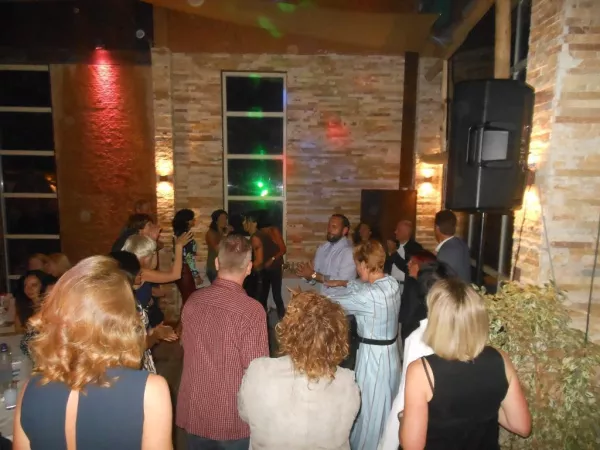 DJ Dani füllt die Tanzfläche im Handumdrehen.
