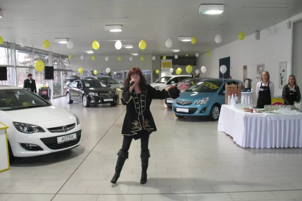 Auftritt im Autohaus
