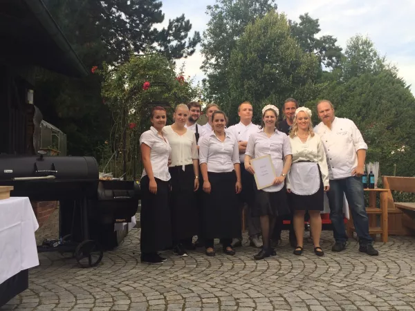 Die Singenden Kellnerinnen