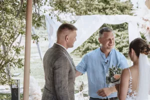 Ein kurzer Small-Talk löst die Anspannung.