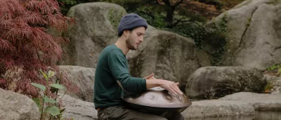 Titelbild Handpan Spieler - Instrumentalist Ehrenkirchen