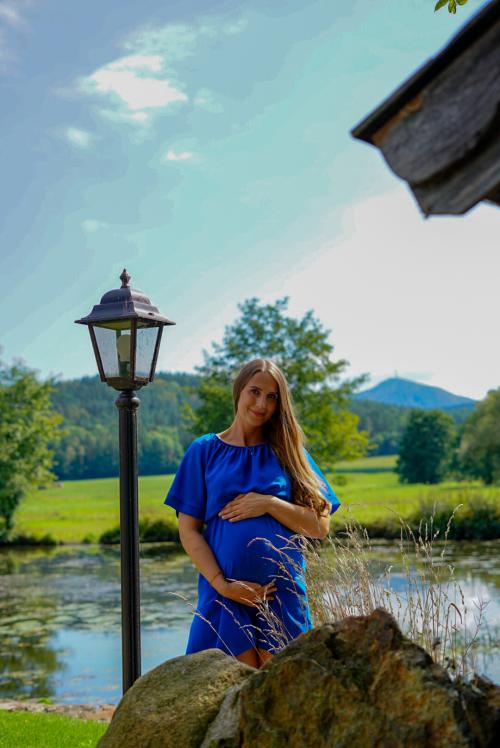 Fotoshooting mit einer schwangeren Frau