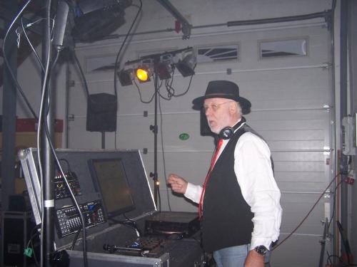 DJ Carlo motiviert die Gäste