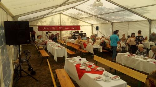 Dahlienfest Pro Seniore 30 Zelt mit Delay-Line Beschallung