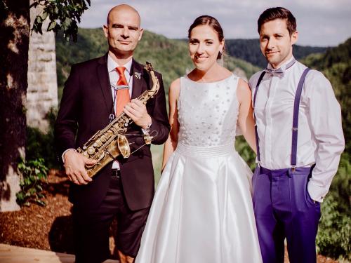 Hochzeitspaar und Saxofonist Sebastian Lilienthal