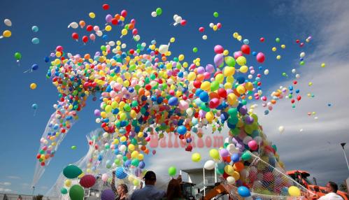 Ballonmassenstart zum Jubiläum  mit 25.000 Luftballons