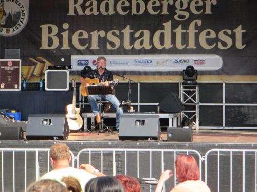 Große Bühne beim Radeberger Bierstadtfest