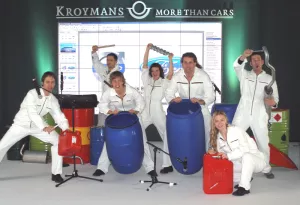 Trommelnde Auto Mechaniker