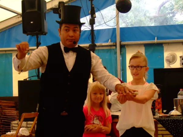 Zauberei auf einem Kinderschützenfest