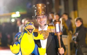 Bild mit (Drachen)Dame und Herr - Lange Shopping Nacht - Güstrow